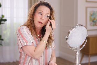Anna K shows eyeshadow brush basics