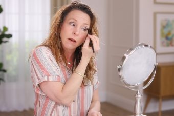 Anna K shows eyeshadow brush basics